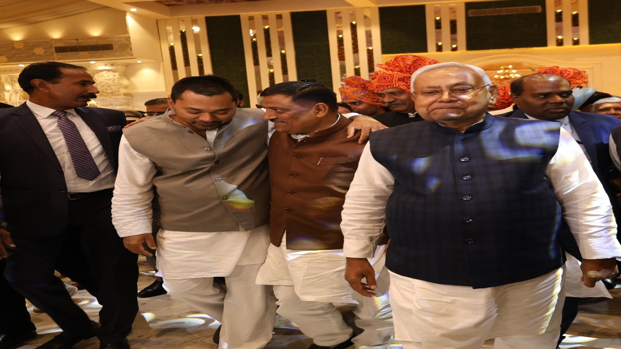 नीतीश के बेटे को मिल गए राजनीति गुरु, संजय झा सिखाएं निशांत को राजनीति का पाठ