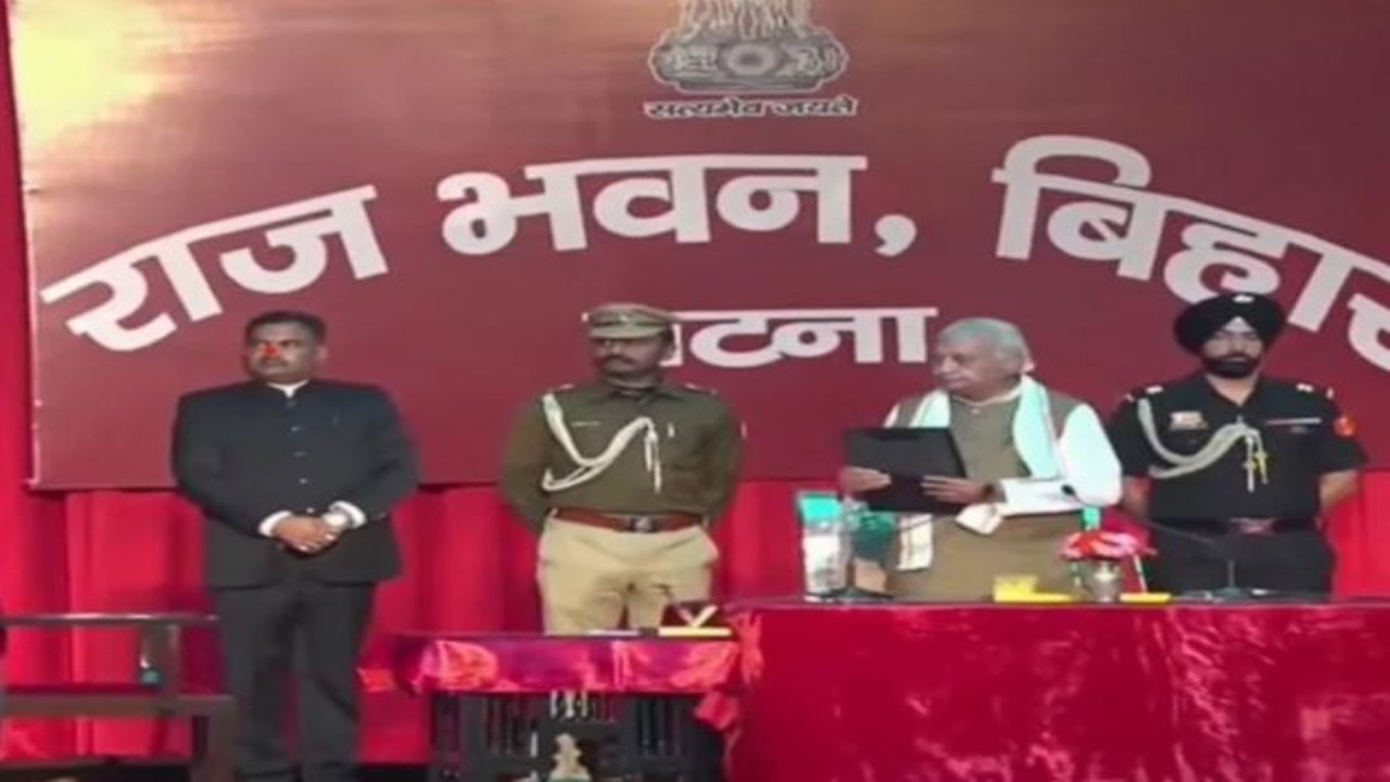 नीतीश कैबिनेट का हिस्सा बने बीजेपी के 7 विधायक, ली मंत्री पद की शपथ