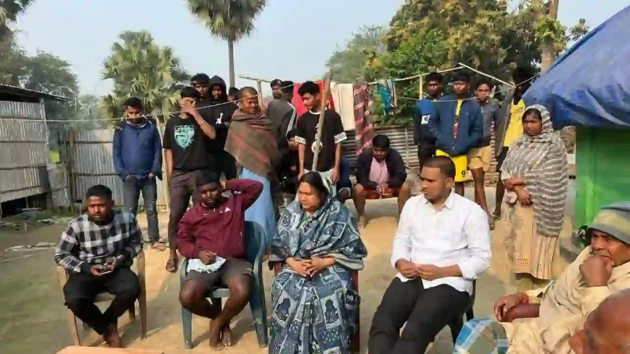 Merciless Bihar Police! Lathicharge on a tribal youth standing without any fault