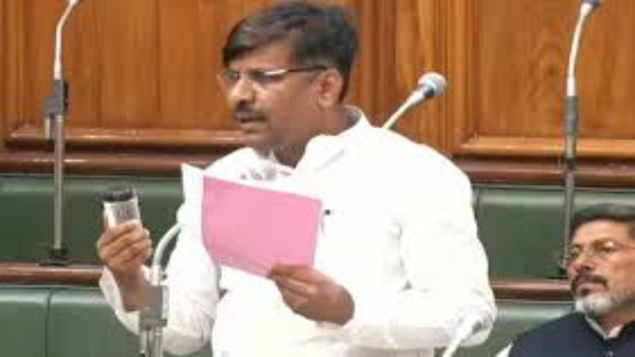 गंगा जल लेकर विधानसभा पहुंचे RJD विधायक, जम कर हुई खिंचाई, स्पीकर ने कहा पढ़ें पूरी खबर!