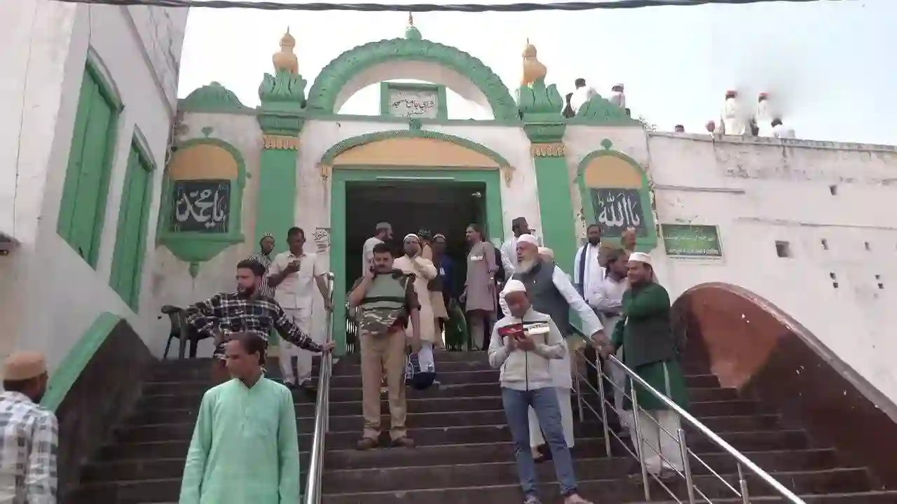 SP MP spoke on not getting permission for painting Sambhal mosque
