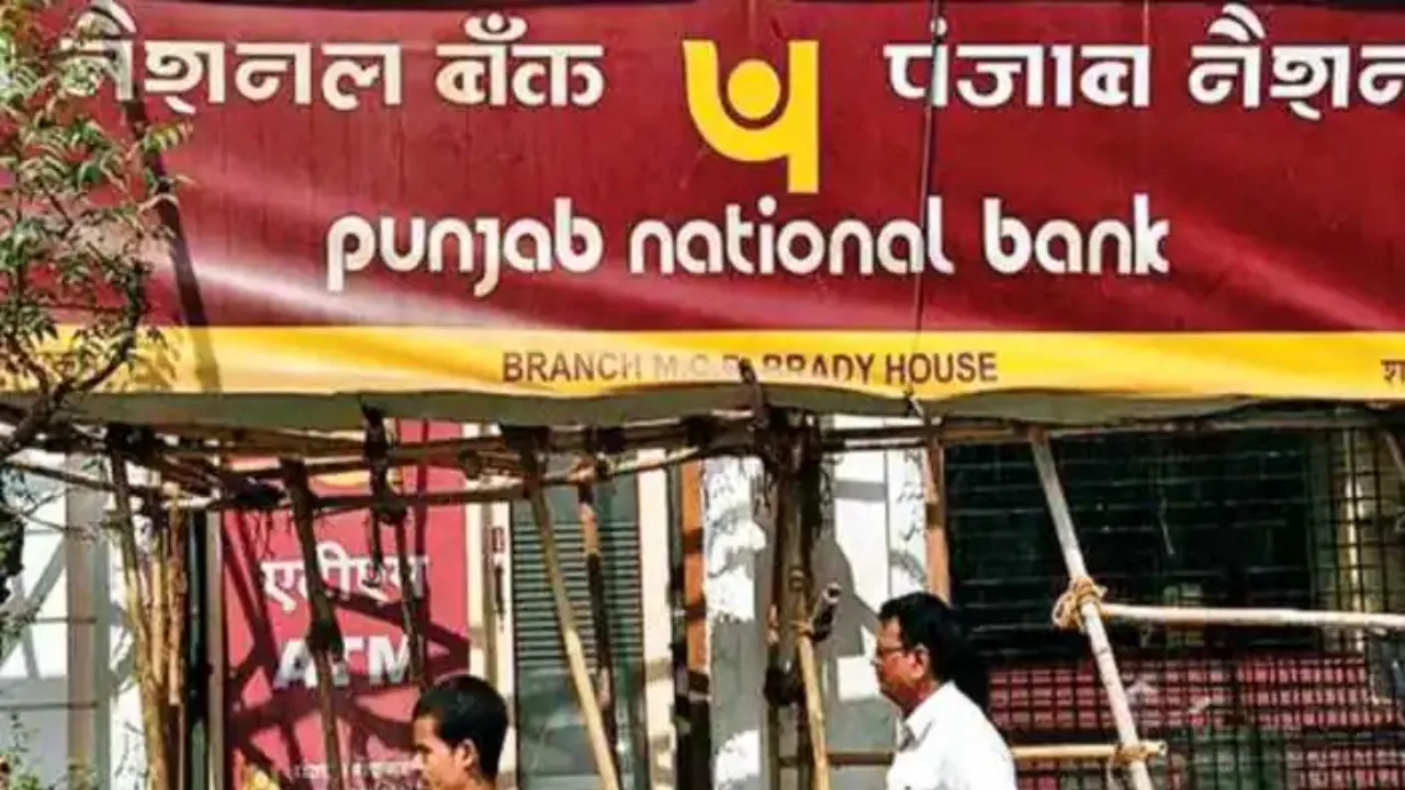 PNB का बड़ा तोहफा! इस बैंक में हैं परिवार के किसी सदस्य का खाता, तो मिलेंगे पूरे 10 लाख रुपये, देखें डिटेल