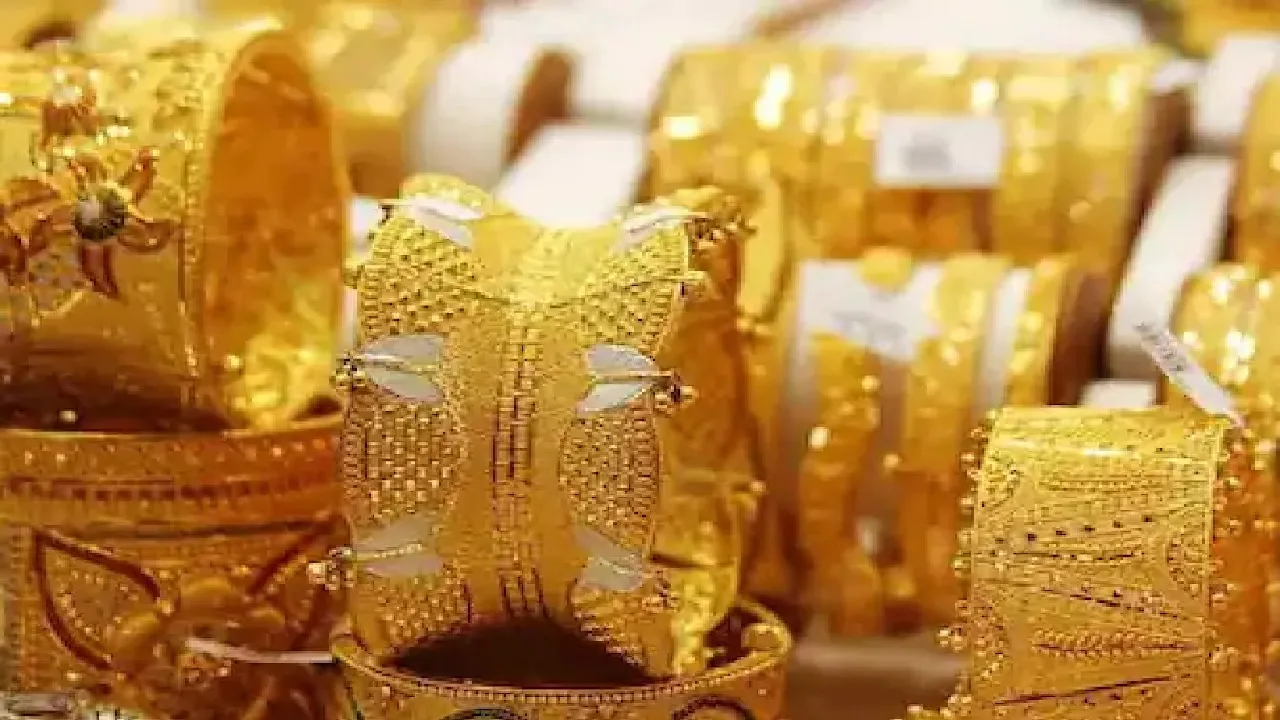 Gold Price Today: पहली बार बहुत सस्ता बिक रहा सोना, 10 ग्राम मात्र इतने रुपये में खरीदें, जानिए ताजा भाव