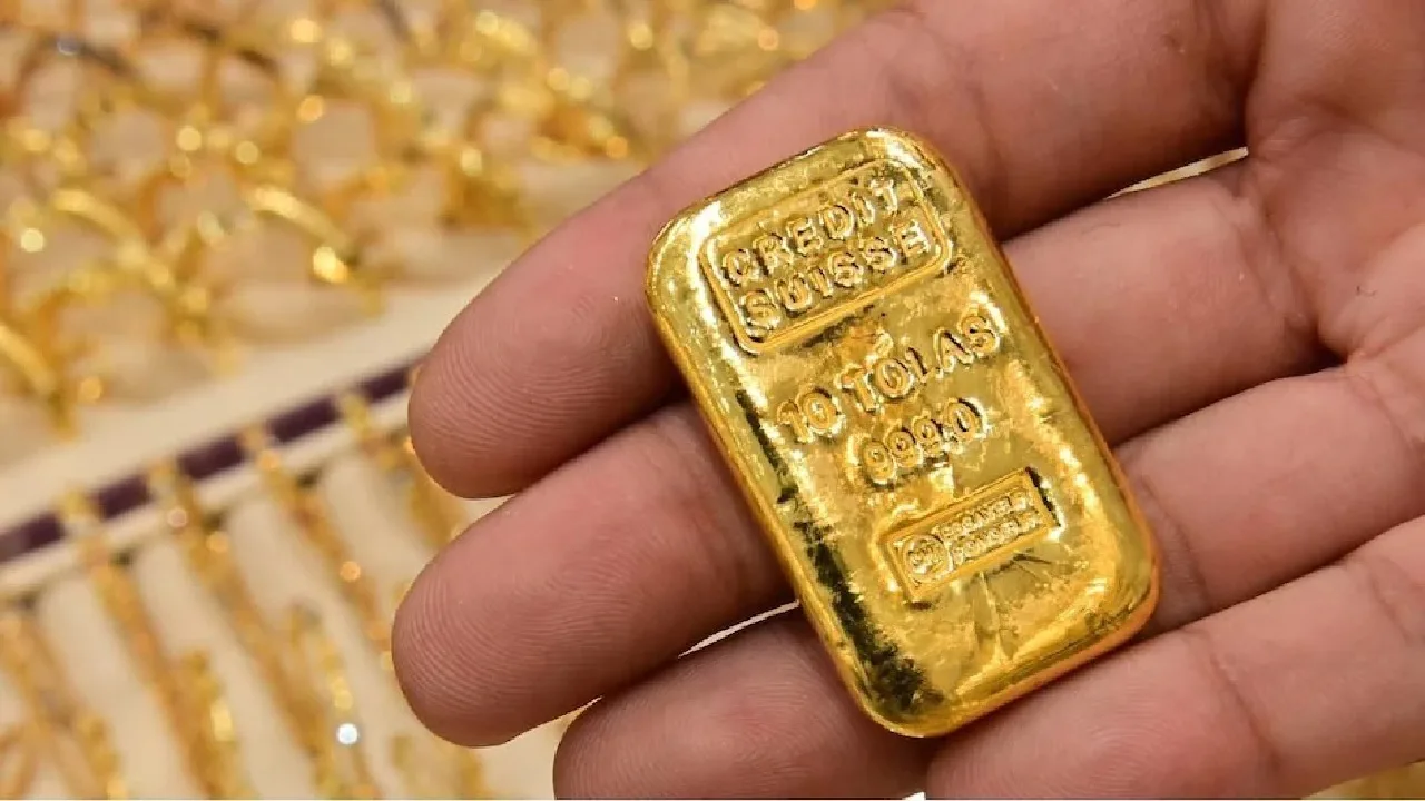 Gold Emi Sell: सोना ग्राहकों को मिल रहा तगड़ा ऑफर, 20 प्रतिशत पैसे जमा कर खरीदकर लाएं 10 लाख रुपये का गोल्ड