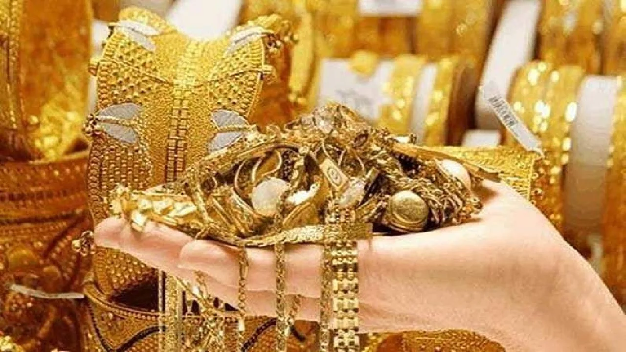 Gold Price Today: सोने के रेट में पहली बार हुई इतनी तगड़ी गिरावट, खरीदारी को उमड़े लोग, जानिए 10 ग्राम का भाव