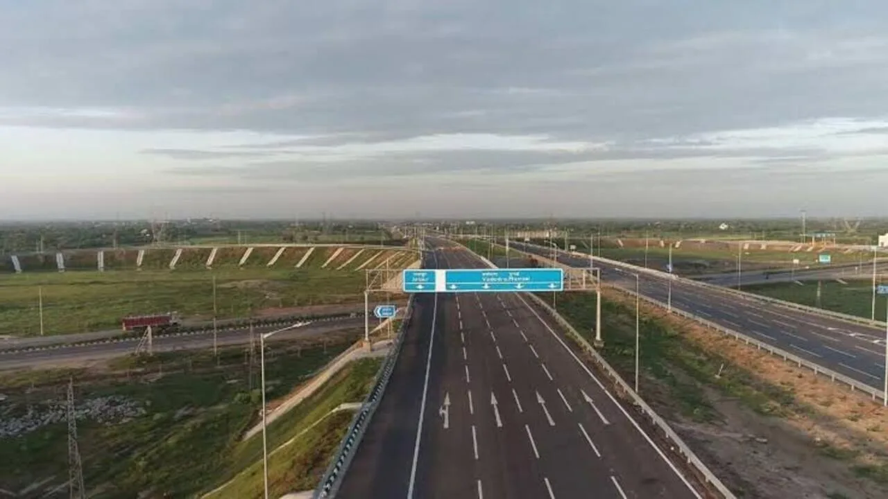 New Expressway: जल्द बनाकर तैयार होगा देश का दूसरा सबसे बड़ा एक्सप्रेसवे! क्या आपको पता है
