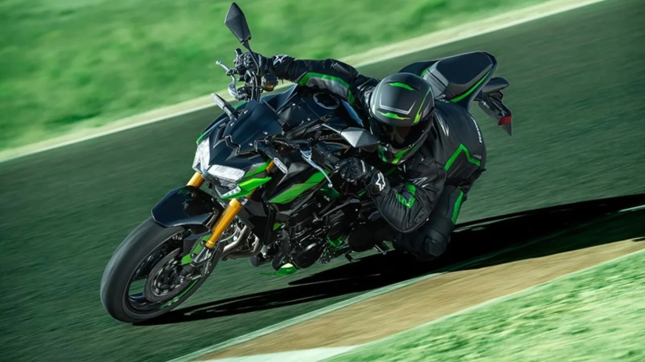 Kawasaki Z900, motorcycle, powerful bike, performance, technology, riding experience, adrenaline rush, road domination, affordable, value for money, innovation, cutting-edge design, thrill, adventure.