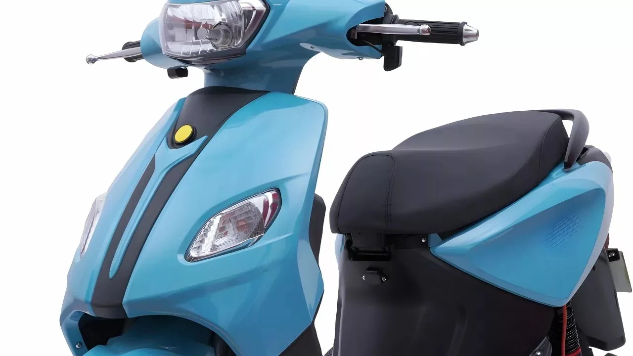 trinity yaari electric scooter, electric scooter india, affordable electric scooter, long range electric scooter, best electric scooter under 1 lakh, electric scooter price, electric scooter features, eco-friendly transportation, best electric scooter for city commute, electric scooter comparison, buy electric scooter online, electric scooter review, electric scooter india price