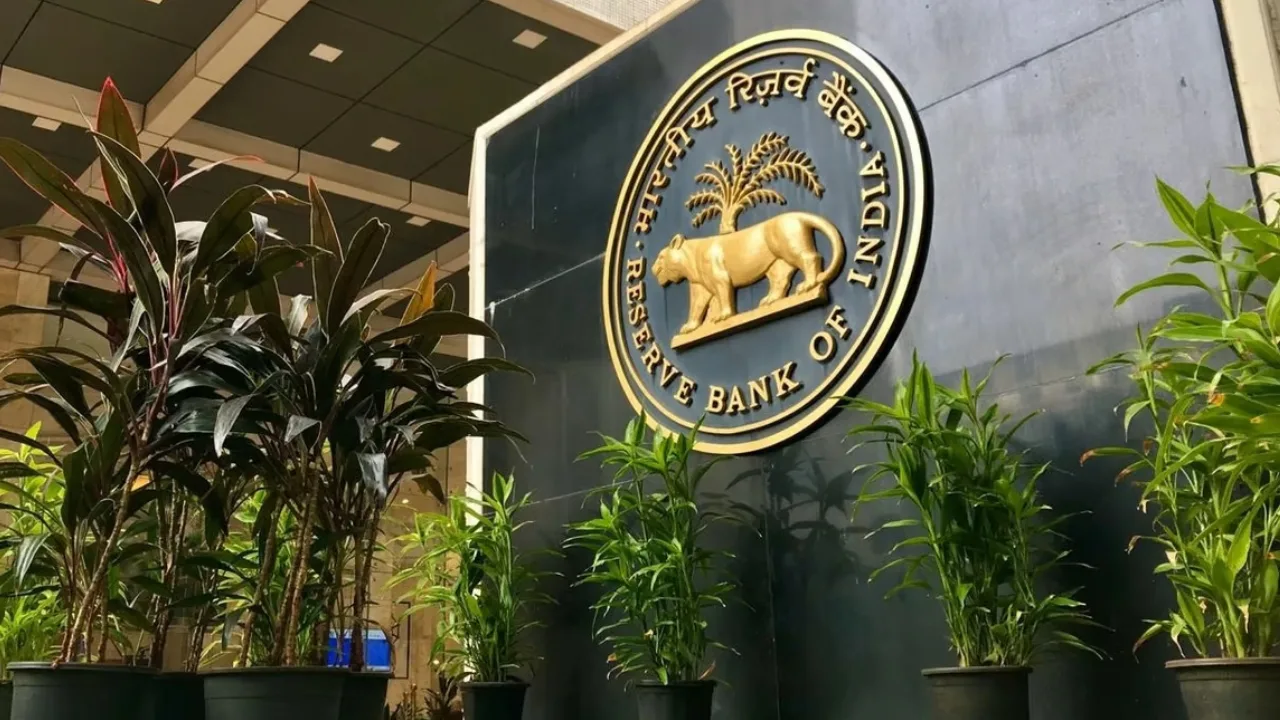 RBI News: भारतीय रिजर्व बैंक ने करोड़ों ग्राहक को दी बड़ी खुशखबरी! अब कर दिया ये बड़ा काम
