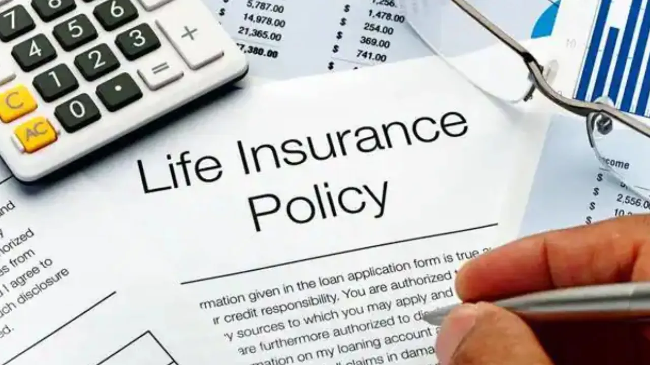 Life Insurance खरीदते समय बिल्कुल भी न करें ये काम, वरना होगा भारी नुकसान