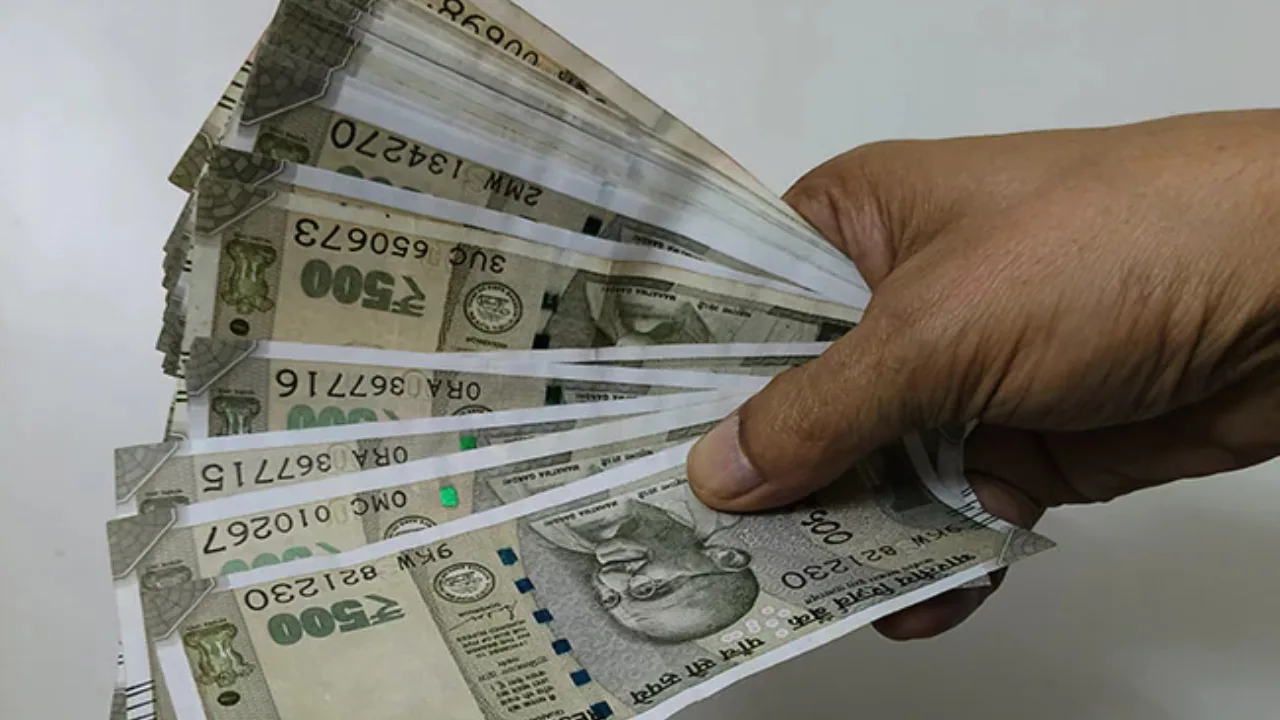 SSY UPDATE: हर रोज 300 रुपये की सेविंग कर कुछ ही सालों में जमा करें 50 लाख रुपये!
