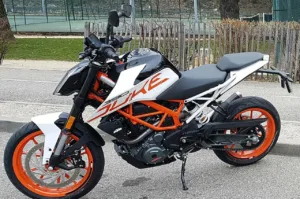 KTM 390 Duke: Sports Bike, 398cc Engine, Powerful Performance