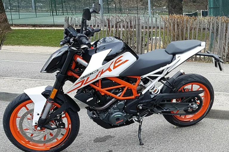 KTM 390 Duke: Sports Bike, 398cc Engine, Powerful Performance
