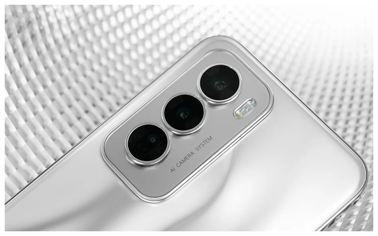 Oppo का हल्का, स्लिम डिजाइन...