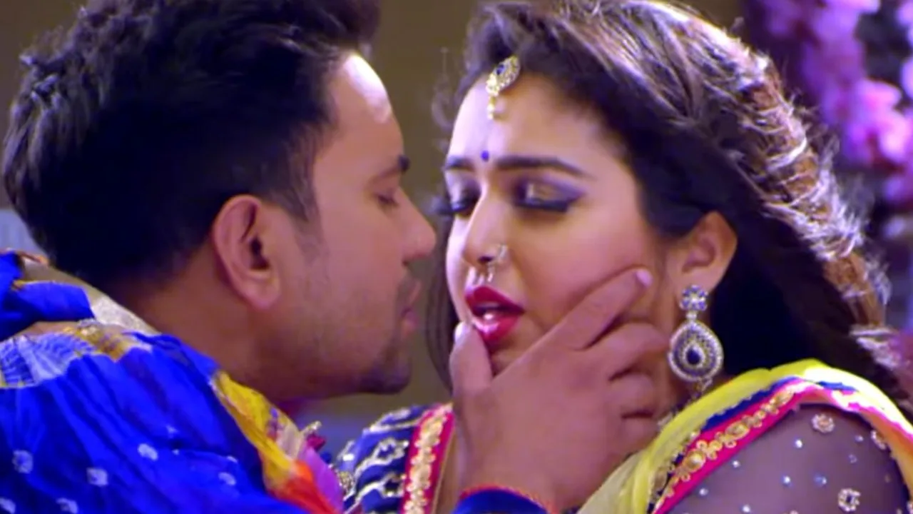 Nirahua के प्यार में चूर...