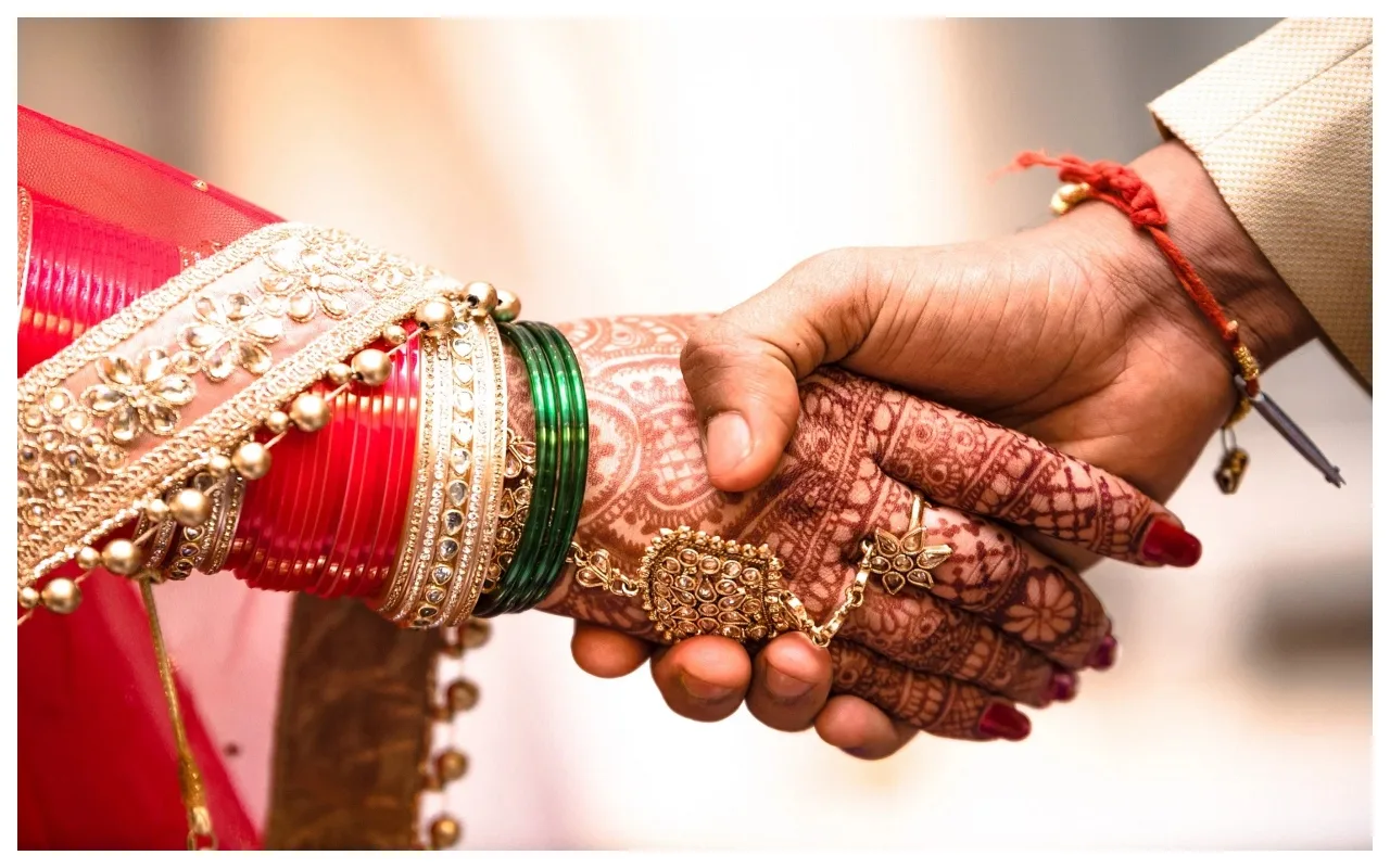 Couple Divorces