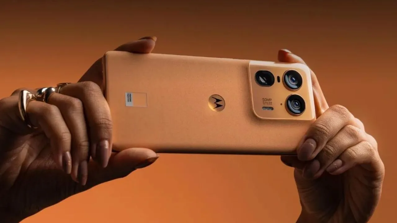 Motorola Edge 50: Powerful Performance,...