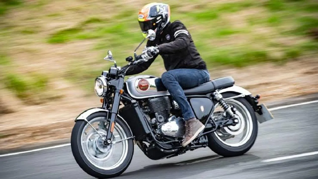 BSA Goldstar 650: Powerful Engine,...