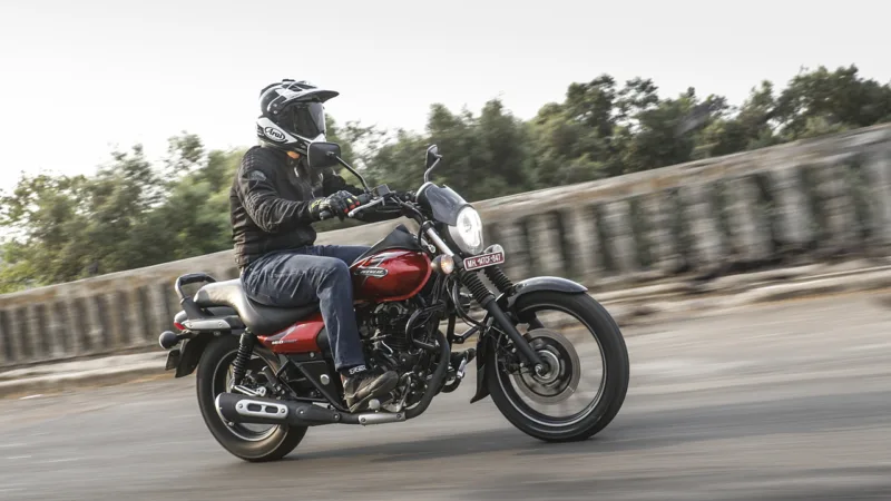 Bajaj-Avenger-Street-160-Action-159836