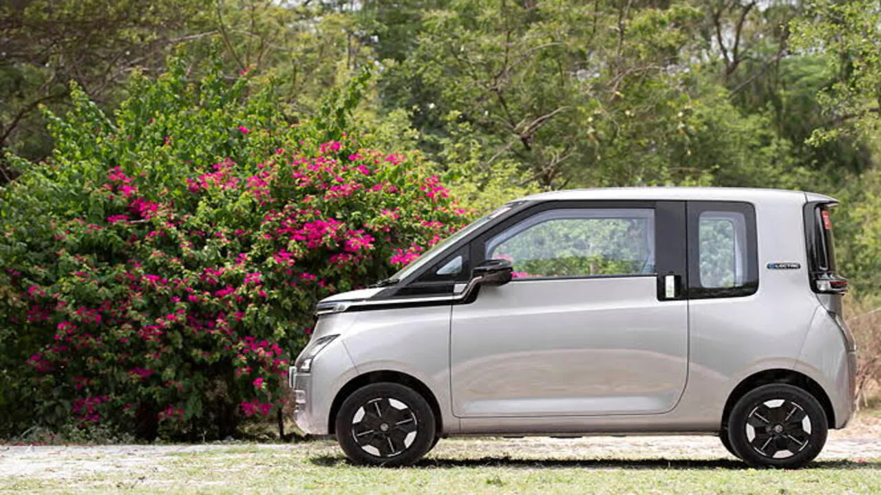 Best Electric Cars Rs 10...