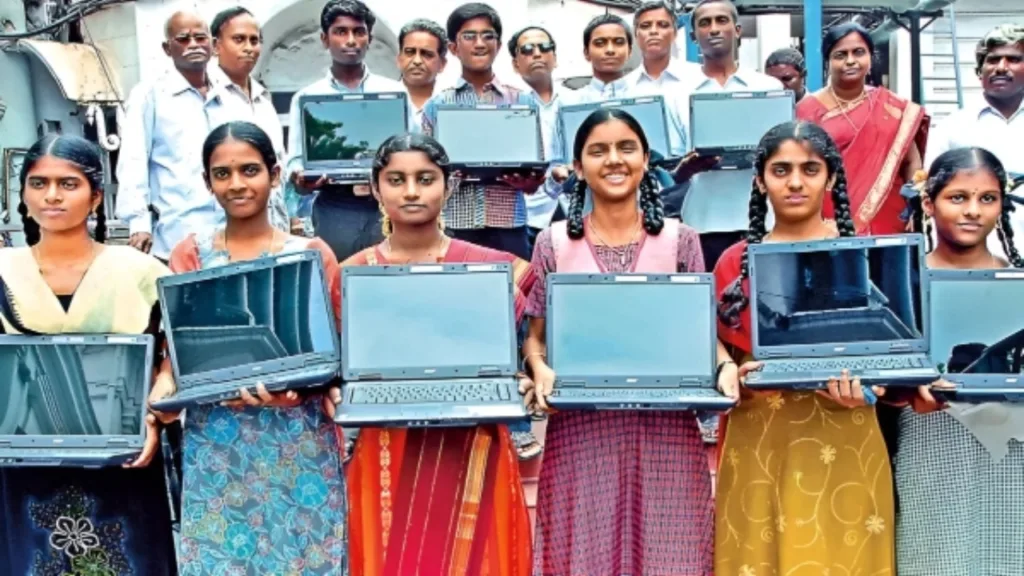 Free Laptop Scheme 2026: Delhi Govt to Give High-End Laptops to Class 10 Toppers
