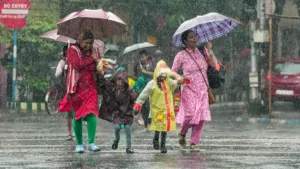 Effects of Cyclone Fengal began to be felt, heavy rainfall warnings, schools are closed