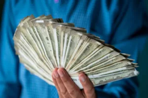 Small Saving Scheme: स्मॉल सेविंग स्कीम में निवेश करने से पहले जान लें ब्याज दर, पढ़ें डिटेल