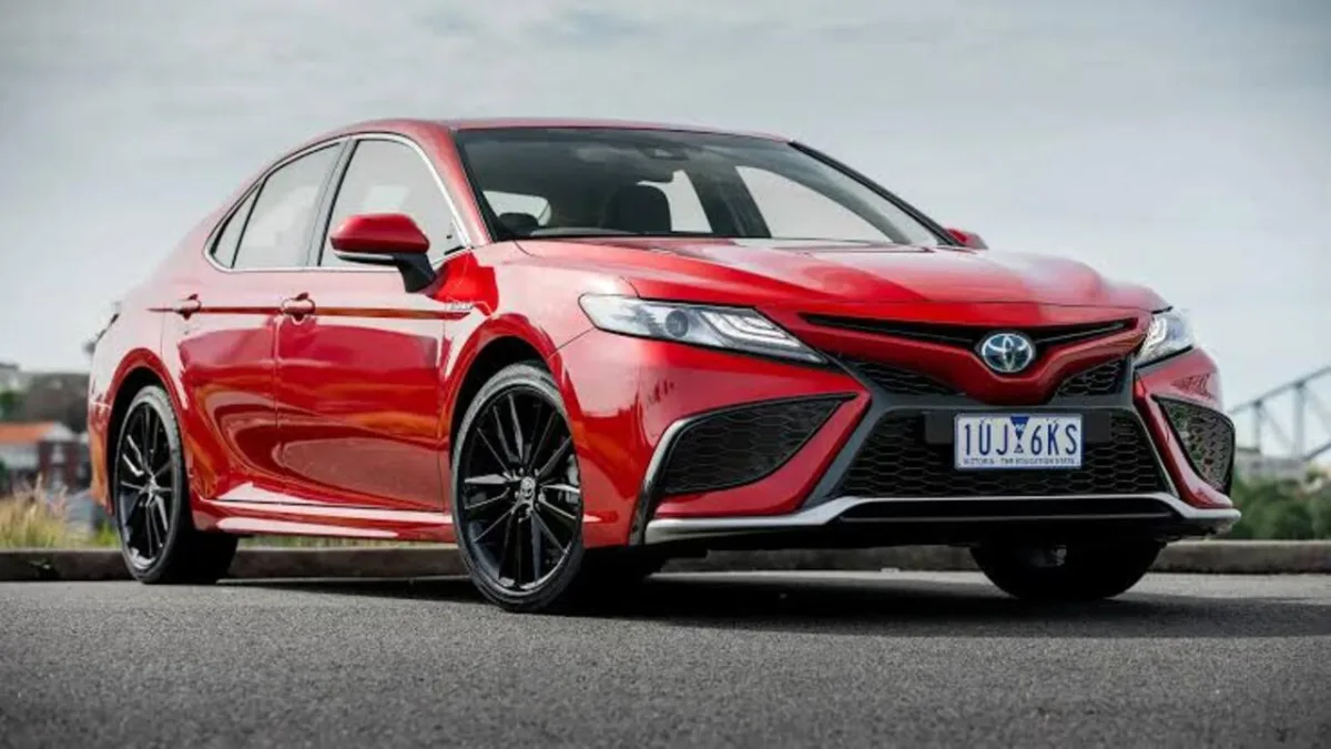 Toyota Camry (2)