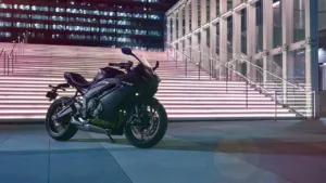 Triumph Daytona 660: A Mid-Weight Sportbike Powerhouse with Advanced Tech