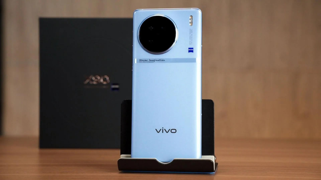 Vivo X90 Pro: Stunning AMOLED...