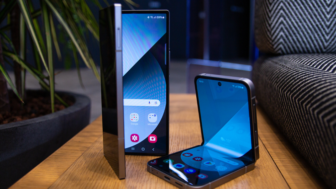 Samsung Galaxy Z Fold 6...