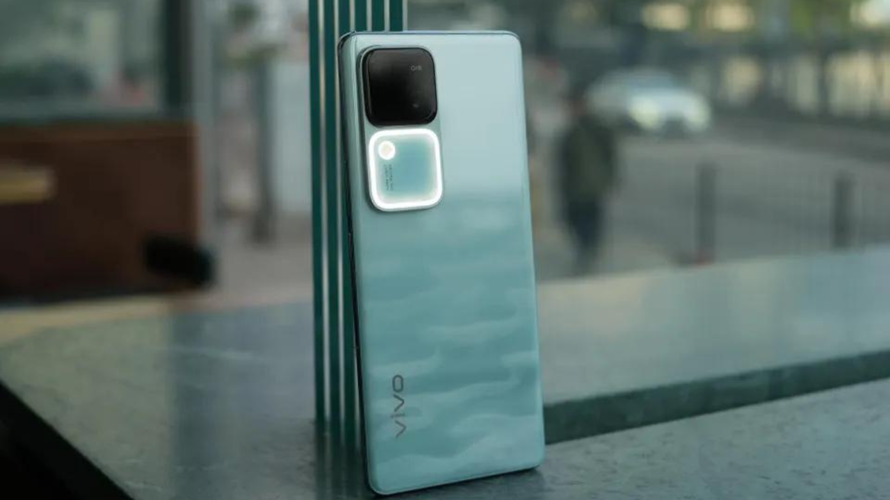 Vivo V30: 5G Smartphone with...