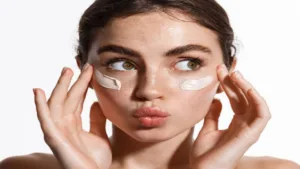 स्किन और बालों से जुड़ी सभी समस्यायों को कर देता है दूर, बस समझें कि कैसे इस्तेमाल करें इस ऑयल को!