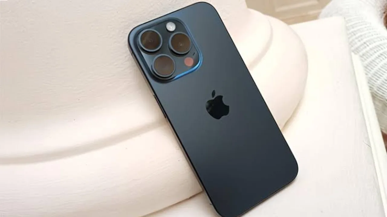 Apple iPhone 15: Massive