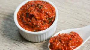 Tomato Chutney Recipe: प्याज-टमाटर की खट्टी चटनी को ऐसे करें तैयार, स्वाद में बेहतरीन नहीं पड़ेगी सब्जी की जरूरत!