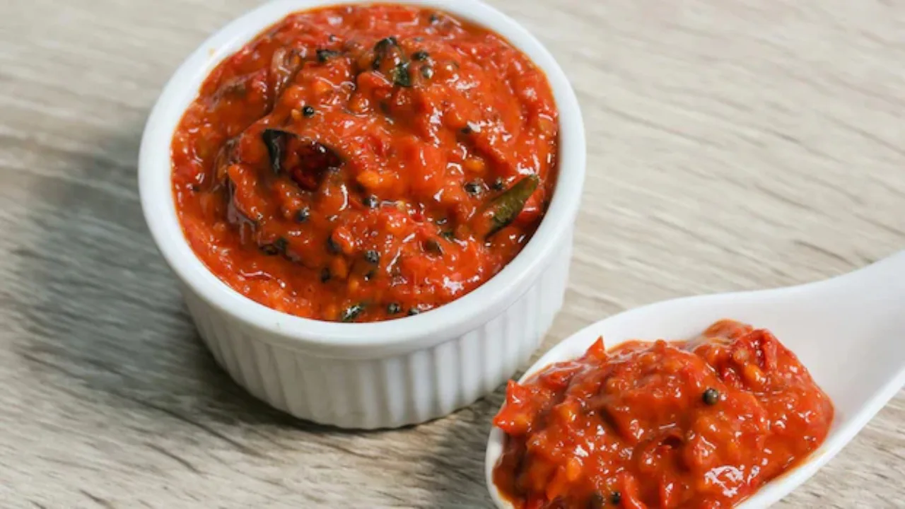Tomato Chutney Recipe: प्याज-टमाटर की...