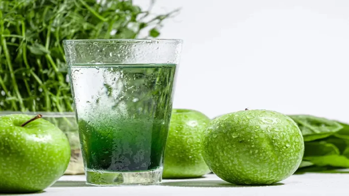 Beauty Drink Why Everyone Is Drinking Water With Chlorophyll