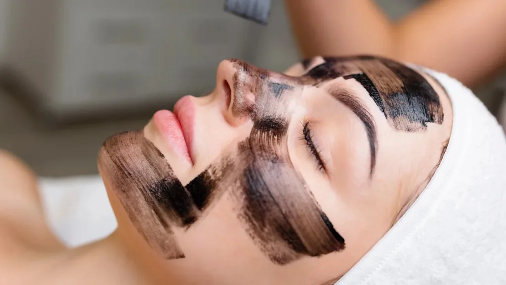 How to treat blackheads and pimples, and what are the benefits of charcoal?