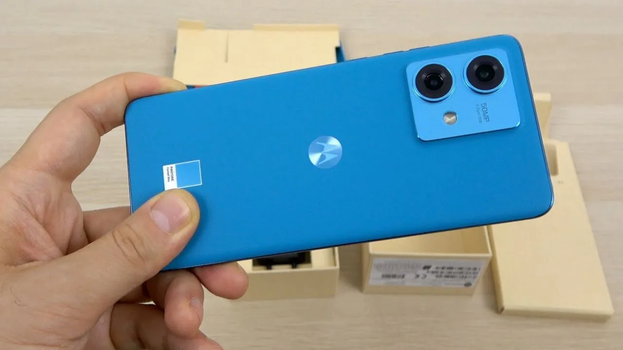 Moto Edge 40 Neo: Detailed...