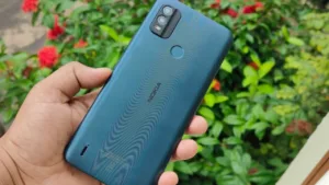 Nokia C21 available in two color options- Ocean Blue and Beach Sunset