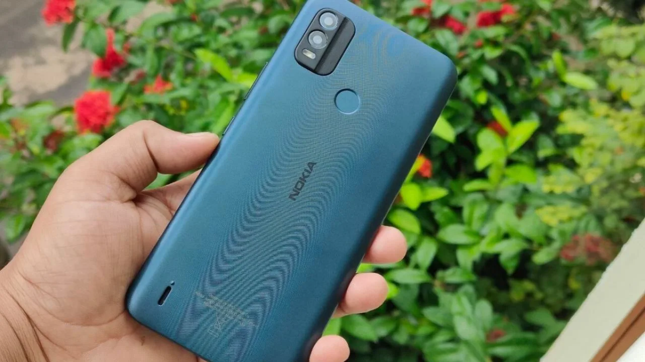 Nokia C21 available in two...