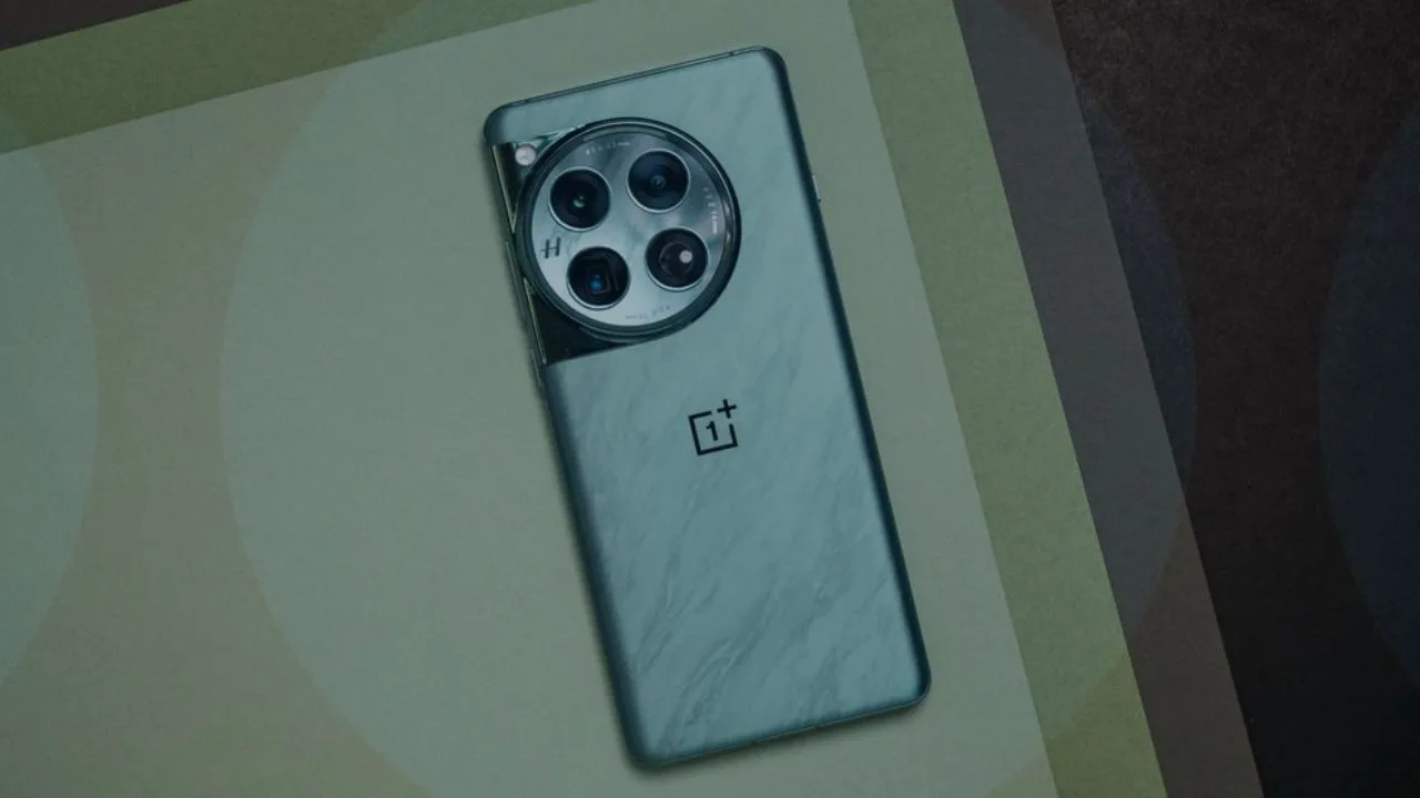 OnePlus 13: Leaked Specs Reveal...