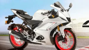 Yamaha R15: A Powerful Sports Bike for the New Year at ₹1.5 Lakh, Book Now