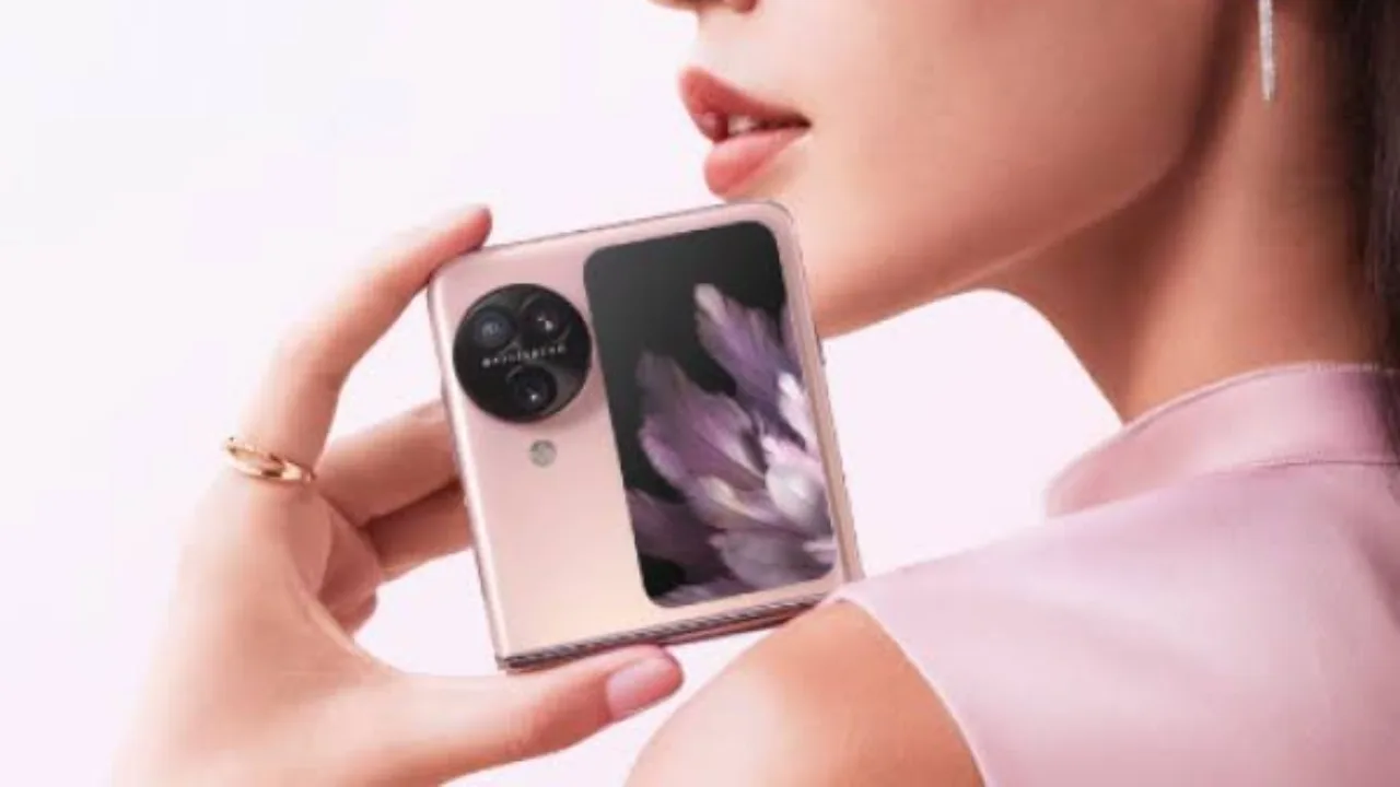 OPPO Find N3 Flip with...