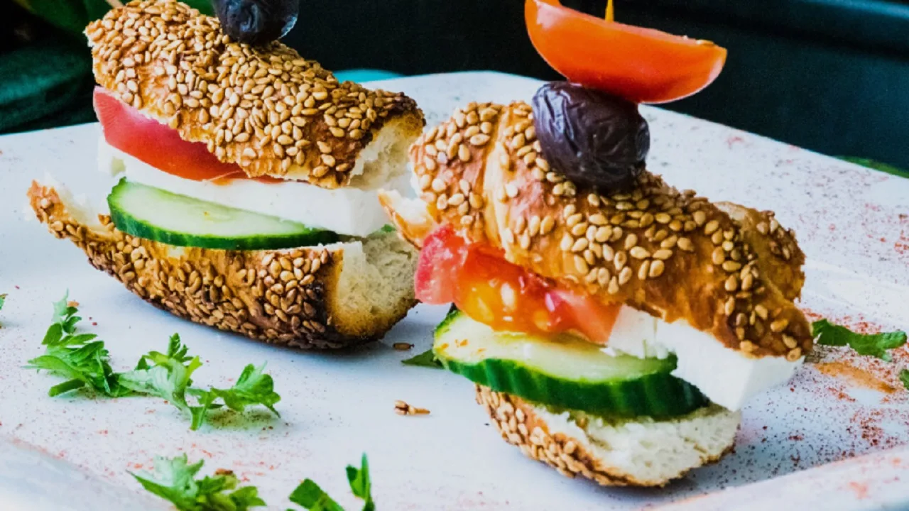 Sandwiches and green juice: