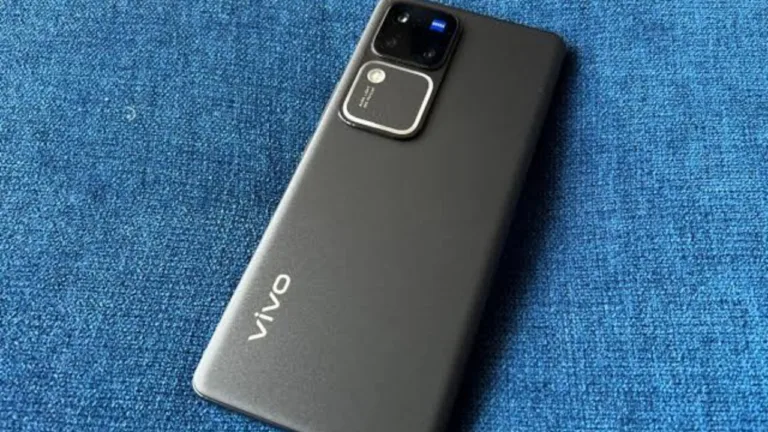 Vivo V30 Pro 5G with 50MP selfie camera on heavy discount; EMI options Also Available