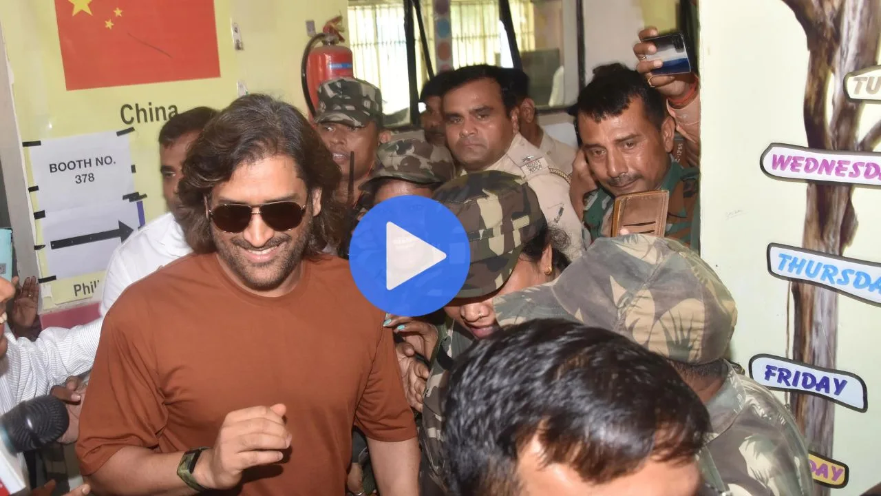VIDEO: MS Dhoni Votes