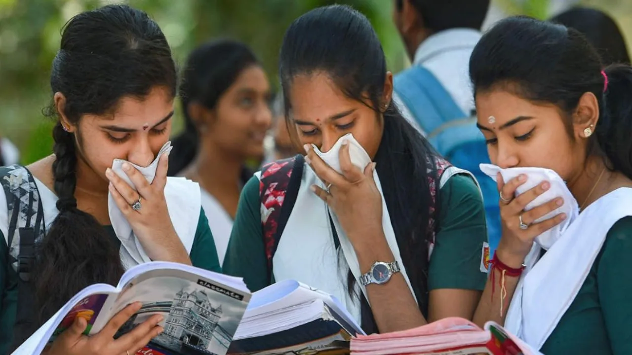 CBSE Exam 2025: student check...