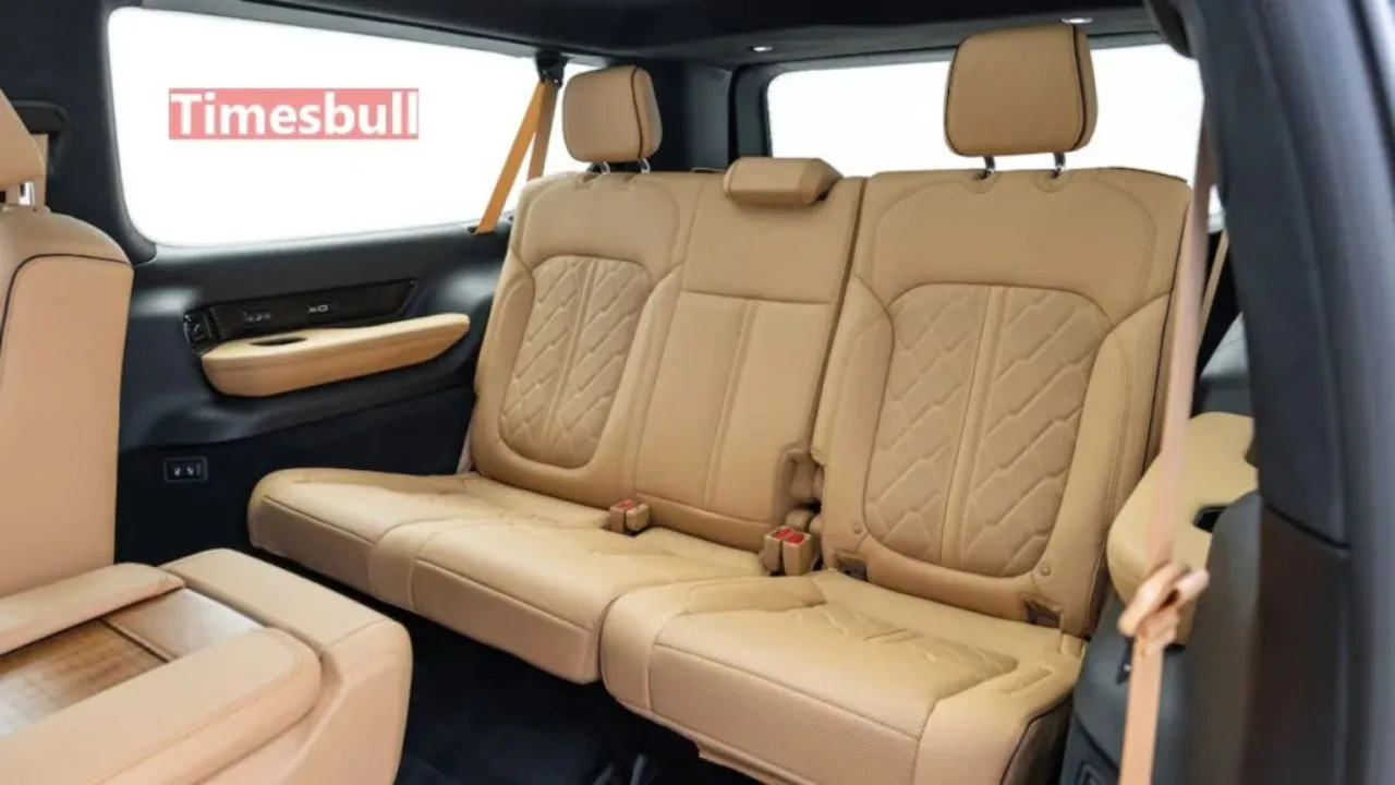 Lines at the showroom, 12...