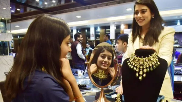 Unbelievable! Gold Fell By Rs 900 In 15 Minutes, Silver Fell By Rs 1200